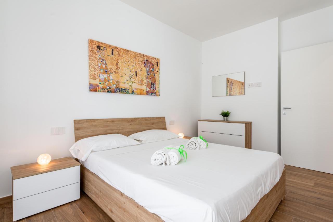 Central Station Apt With Parking Bari Buitenkant foto